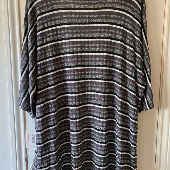 Soft Small Women’s Lularoe Lindsay Cardigan - Picture 2 of 5